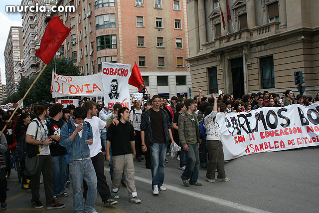 Un millar de estudiantes protestan contra el proceso de Bolonia en Murcia - 34