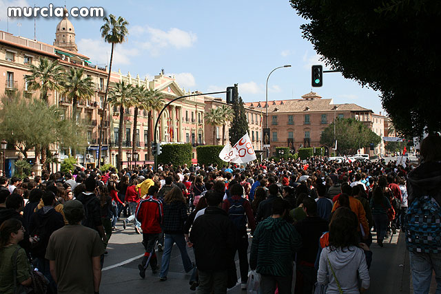 Un millar de estudiantes protestan contra el proceso de Bolonia en Murcia - 90