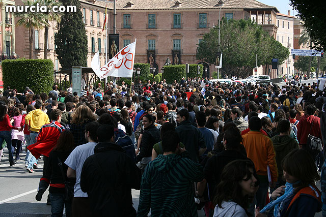 Un millar de estudiantes protestan contra el proceso de Bolonia en Murcia - 91
