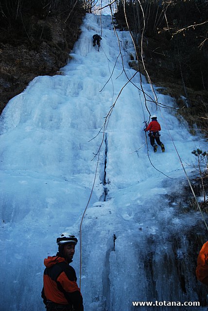 Escalada en cascadas de hielo. Pirineos, Bielsa, Valle de Pineta - 2