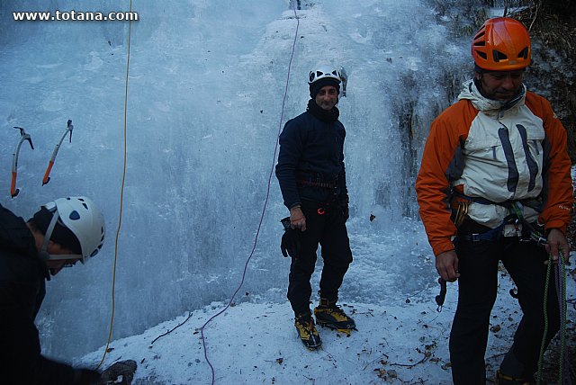Escalada en cascadas de hielo. Pirineos, Bielsa, Valle de Pineta - 4