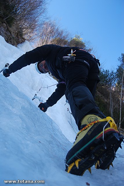 Escalada en cascadas de hielo. Pirineos, Bielsa, Valle de Pineta - 5