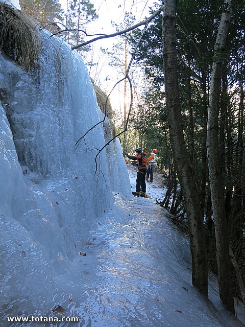 Escalada en cascadas de hielo. Pirineos, Bielsa, Valle de Pineta - 39
