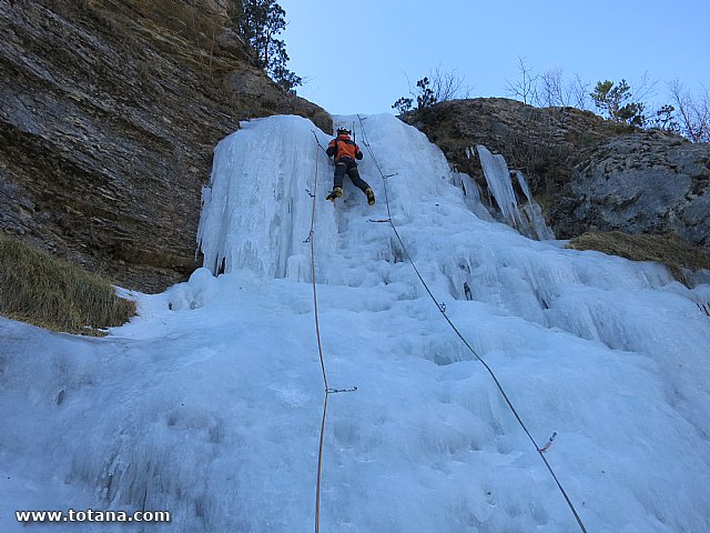 Escalada en cascadas de hielo. Pirineos, Bielsa, Valle de Pineta - 40