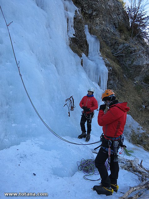 Escalada en cascadas de hielo. Pirineos, Bielsa, Valle de Pineta - 41