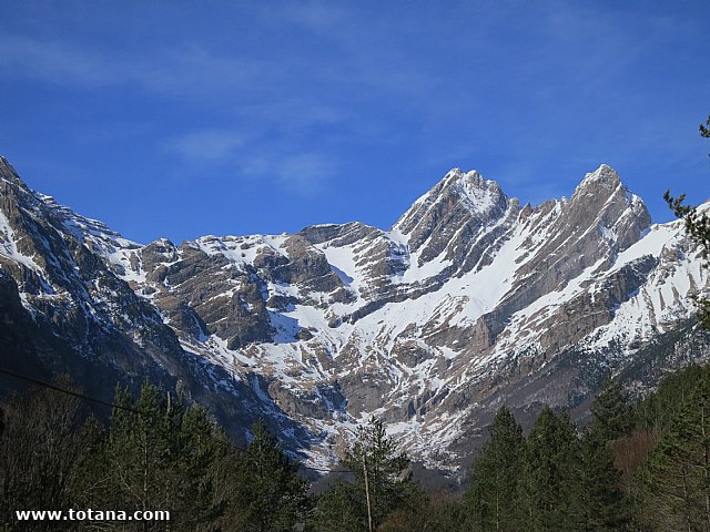 Escalada en cascadas de hielo. Pirineos, Bielsa, Valle de Pineta - 45