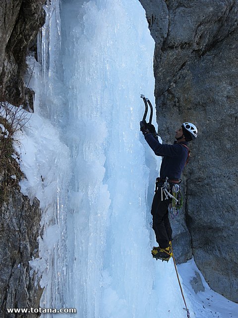 Escalada en cascadas de hielo. Pirineos, Bielsa, Valle de Pineta - 48