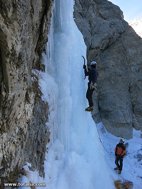 Escalada en cascadas de hielo. Pirineos, Bielsa, Valle de Pineta - 49