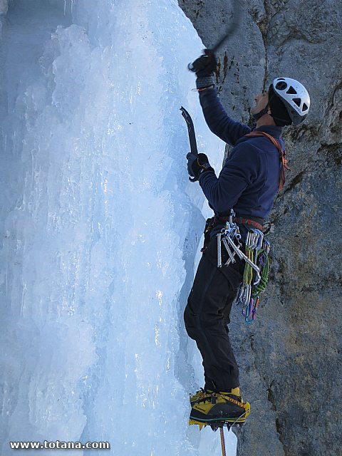 Escalada en cascadas de hielo. Pirineos, Bielsa, Valle de Pineta - 50