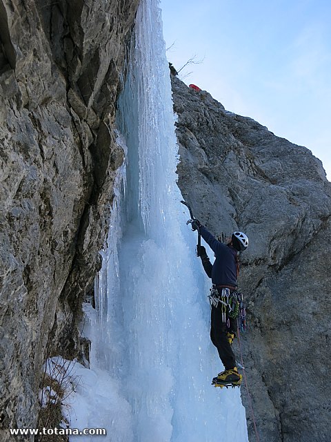 Escalada en cascadas de hielo. Pirineos, Bielsa, Valle de Pineta - 51