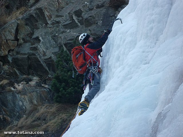 Escalada en cascadas de hielo. Pirineos, Bielsa, Valle de Pineta - 61