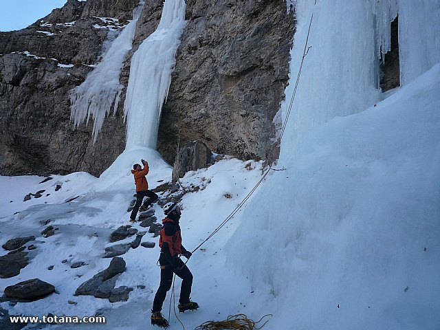 Escalada en cascadas de hielo. Pirineos, Bielsa, Valle de Pineta - 63