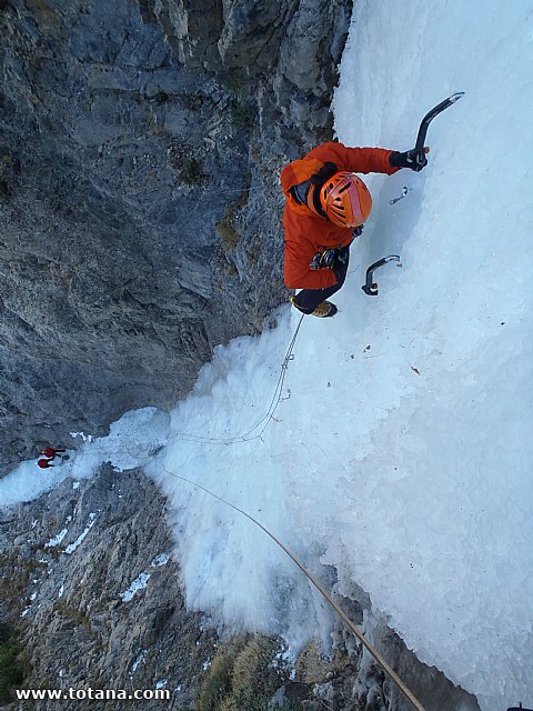 Escalada en cascadas de hielo. Pirineos, Bielsa, Valle de Pineta - 70