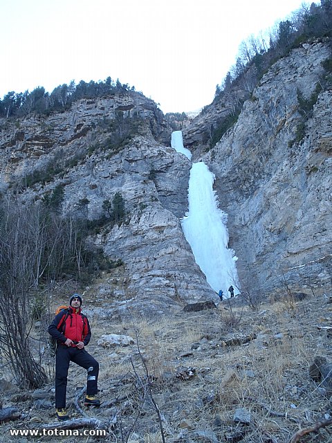Escalada en cascadas de hielo. Pirineos, Bielsa, Valle de Pineta - 73