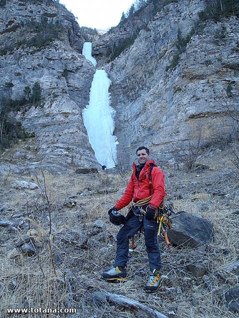Escalada en cascadas de hielo. Pirineos, Bielsa, Valle de Pineta - 74