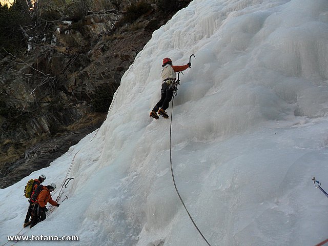 Escalada en cascadas de hielo. Pirineos, Bielsa, Valle de Pineta - 85