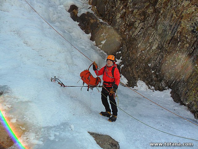 Escalada en cascadas de hielo. Pirineos, Bielsa, Valle de Pineta - 87