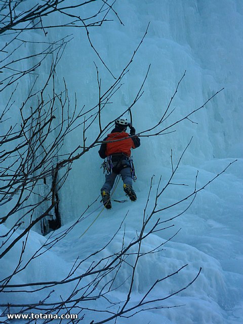 Escalada en cascadas de hielo. Pirineos, Bielsa, Valle de Pineta - 90