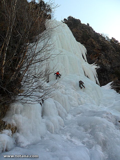 Escalada en cascadas de hielo. Pirineos, Bielsa, Valle de Pineta - 91