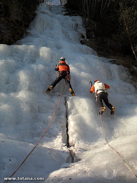 Escalada en cascadas de hielo. Pirineos, Bielsa, Valle de Pineta - 94