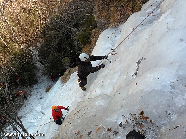 Escalada en cascadas de hielo. Pirineos, Bielsa, Valle de Pineta - 99