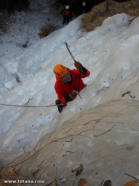 Escalada en cascadas de hielo. Pirineos, Bielsa, Valle de Pineta - 100