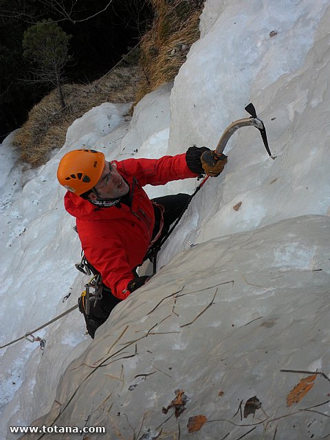Escalada en cascadas de hielo. Pirineos, Bielsa, Valle de Pineta - 102