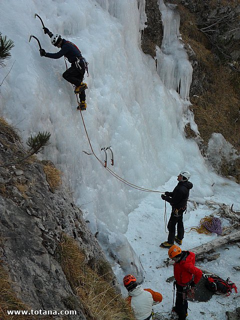 Escalada en cascadas de hielo. Pirineos, Bielsa, Valle de Pineta - 108