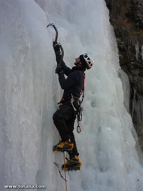 Escalada en cascadas de hielo. Pirineos, Bielsa, Valle de Pineta - 112