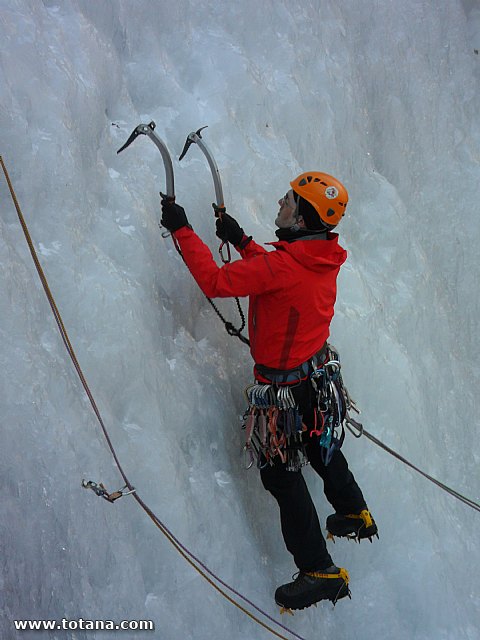 Escalada en cascadas de hielo. Pirineos, Bielsa, Valle de Pineta - 113
