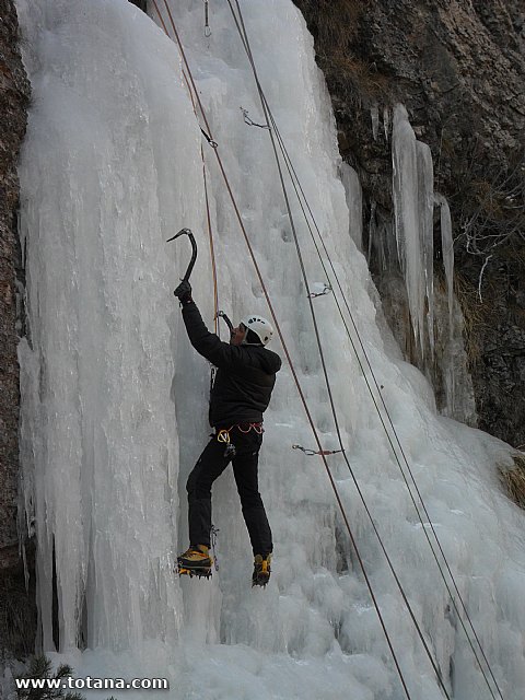 Escalada en cascadas de hielo. Pirineos, Bielsa, Valle de Pineta - 118