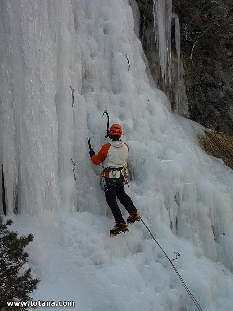 Escalada en cascadas de hielo. Pirineos, Bielsa, Valle de Pineta - 119