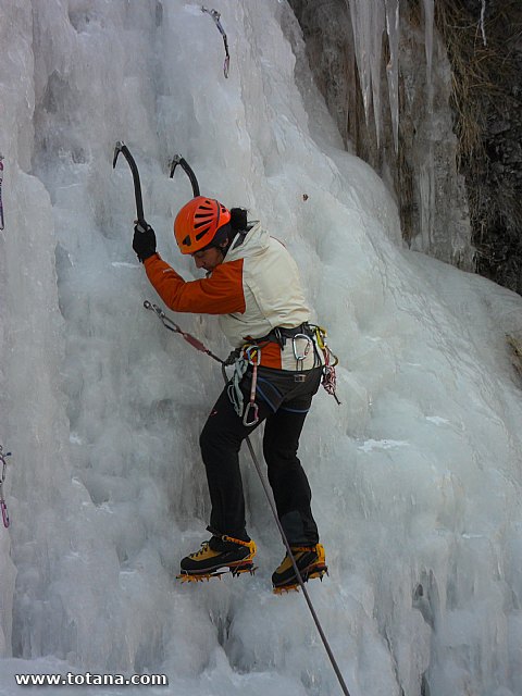 Escalada en cascadas de hielo. Pirineos, Bielsa, Valle de Pineta - 120