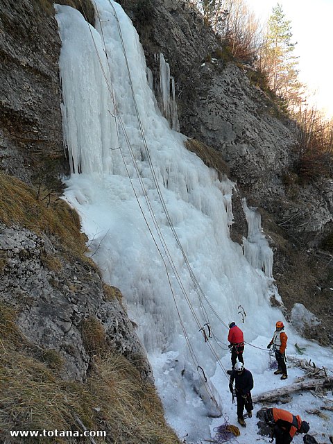 Escalada en cascadas de hielo. Pirineos, Bielsa, Valle de Pineta - 122