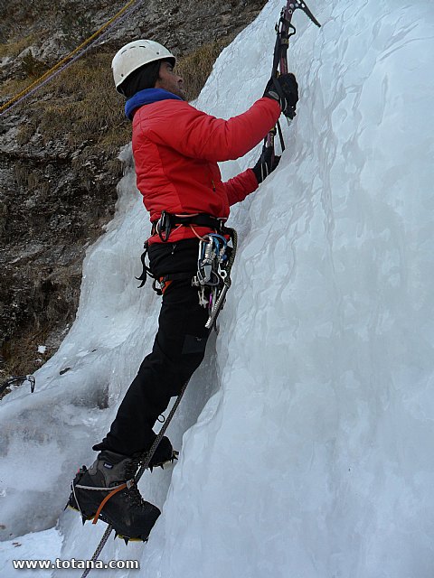 Escalada en cascadas de hielo. Pirineos, Bielsa, Valle de Pineta - 126