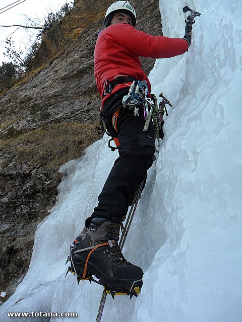 Escalada en cascadas de hielo. Pirineos, Bielsa, Valle de Pineta - 127