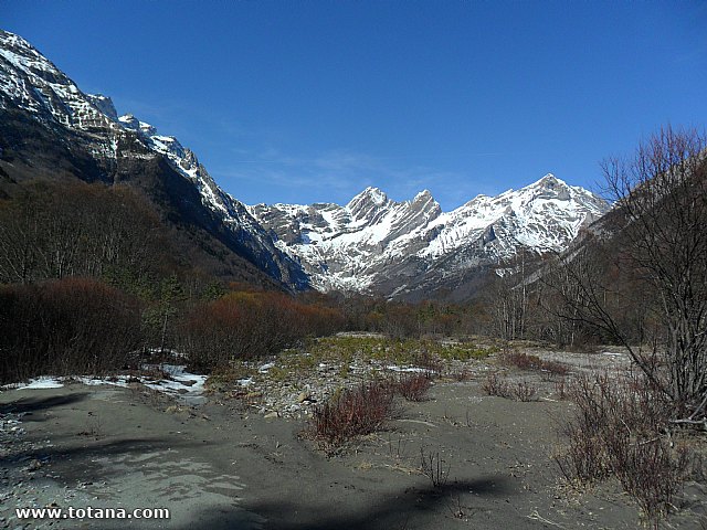 Escalada en cascadas de hielo. Pirineos, Bielsa, Valle de Pineta - 131