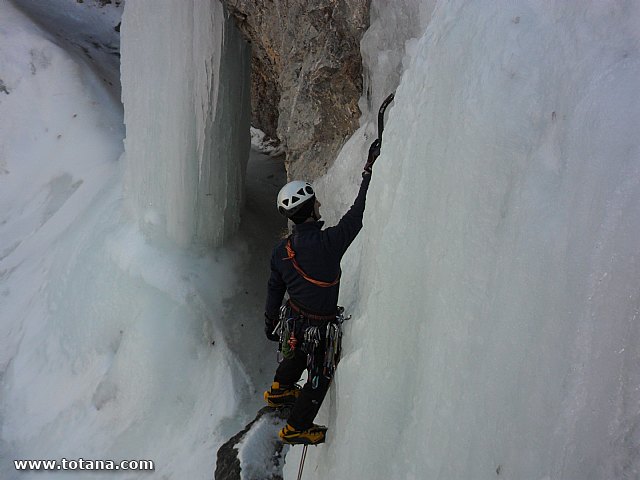 Escalada en cascadas de hielo. Pirineos, Bielsa, Valle de Pineta - 136