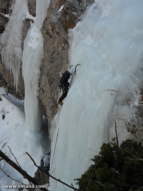 Escalada en cascadas de hielo. Pirineos, Bielsa, Valle de Pineta - 139