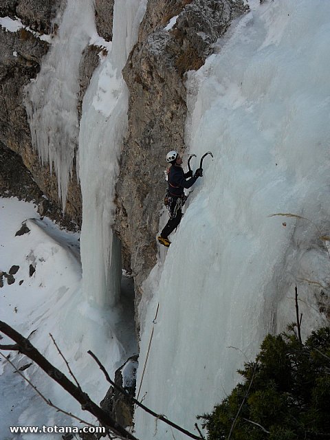 Escalada en cascadas de hielo. Pirineos, Bielsa, Valle de Pineta - 140