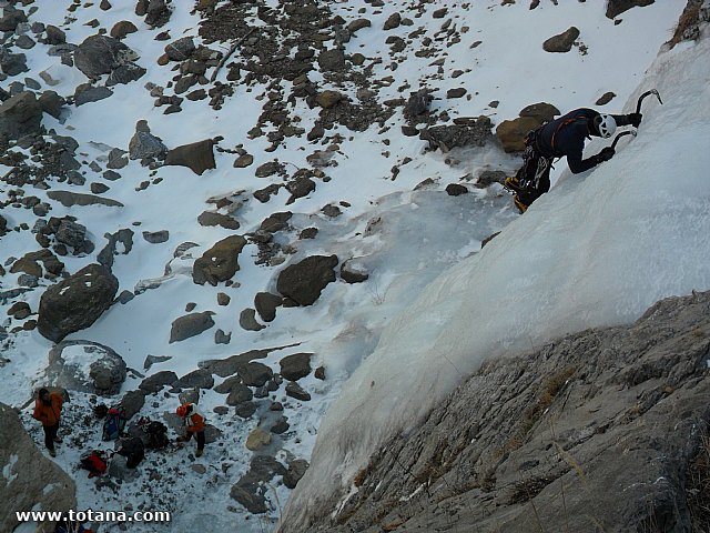 Escalada en cascadas de hielo. Pirineos, Bielsa, Valle de Pineta - 141