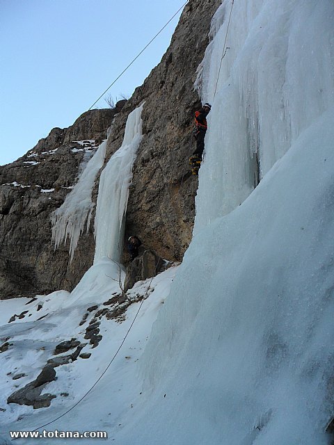 Escalada en cascadas de hielo. Pirineos, Bielsa, Valle de Pineta - 143