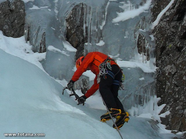 Escalada en cascadas de hielo. Pirineos, Bielsa, Valle de Pineta - 146