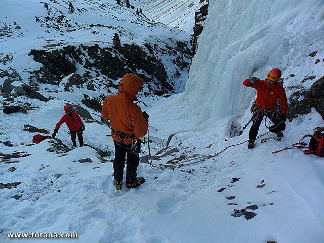 Escalada en cascadas de hielo. Pirineos, Bielsa, Valle de Pineta - 150