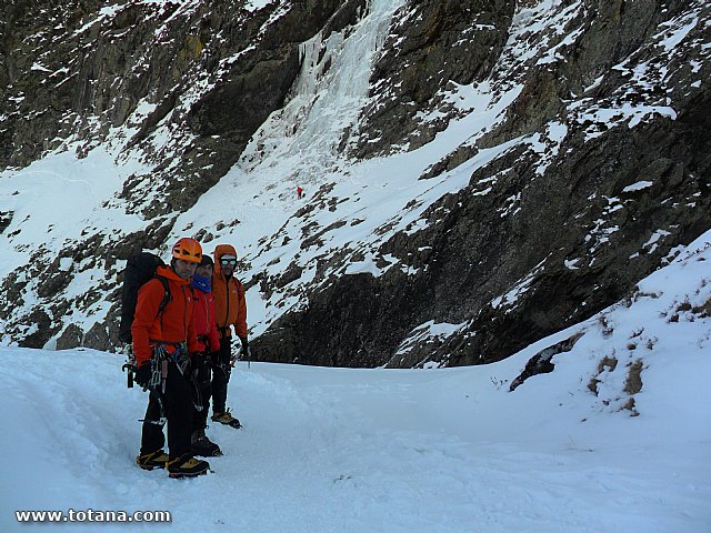 Escalada en cascadas de hielo. Pirineos, Bielsa, Valle de Pineta - 151