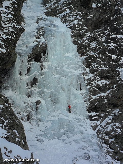 Escalada en cascadas de hielo. Pirineos, Bielsa, Valle de Pineta - 152
