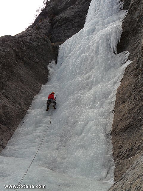 Escalada en cascadas de hielo. Pirineos, Bielsa, Valle de Pineta - 157