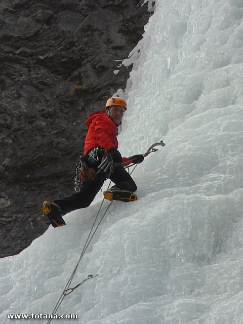 Escalada en cascadas de hielo. Pirineos, Bielsa, Valle de Pineta - 160