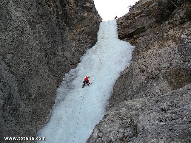 Escalada en cascadas de hielo. Pirineos, Bielsa, Valle de Pineta - 176