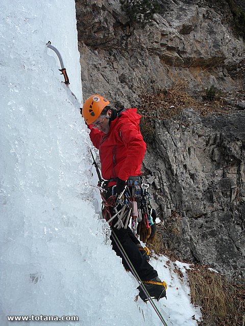 Escalada en cascadas de hielo. Pirineos, Bielsa, Valle de Pineta - 178